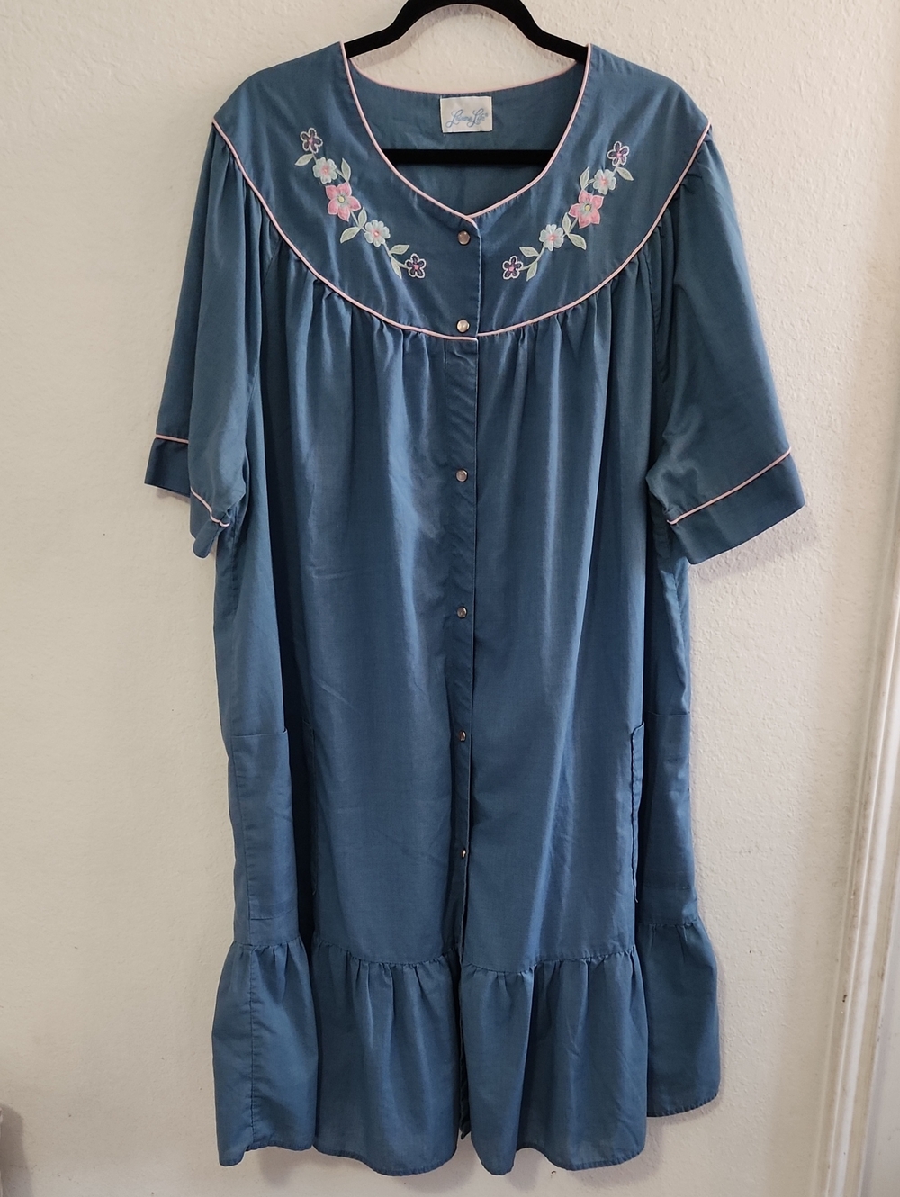 Vintage Leisure Life Floral Embroidered Snap Front Housecoat XXL Grandmacore